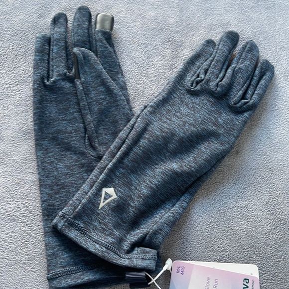 Ivivva Other - Ivivva by Lululemon Snappy Run Glove
